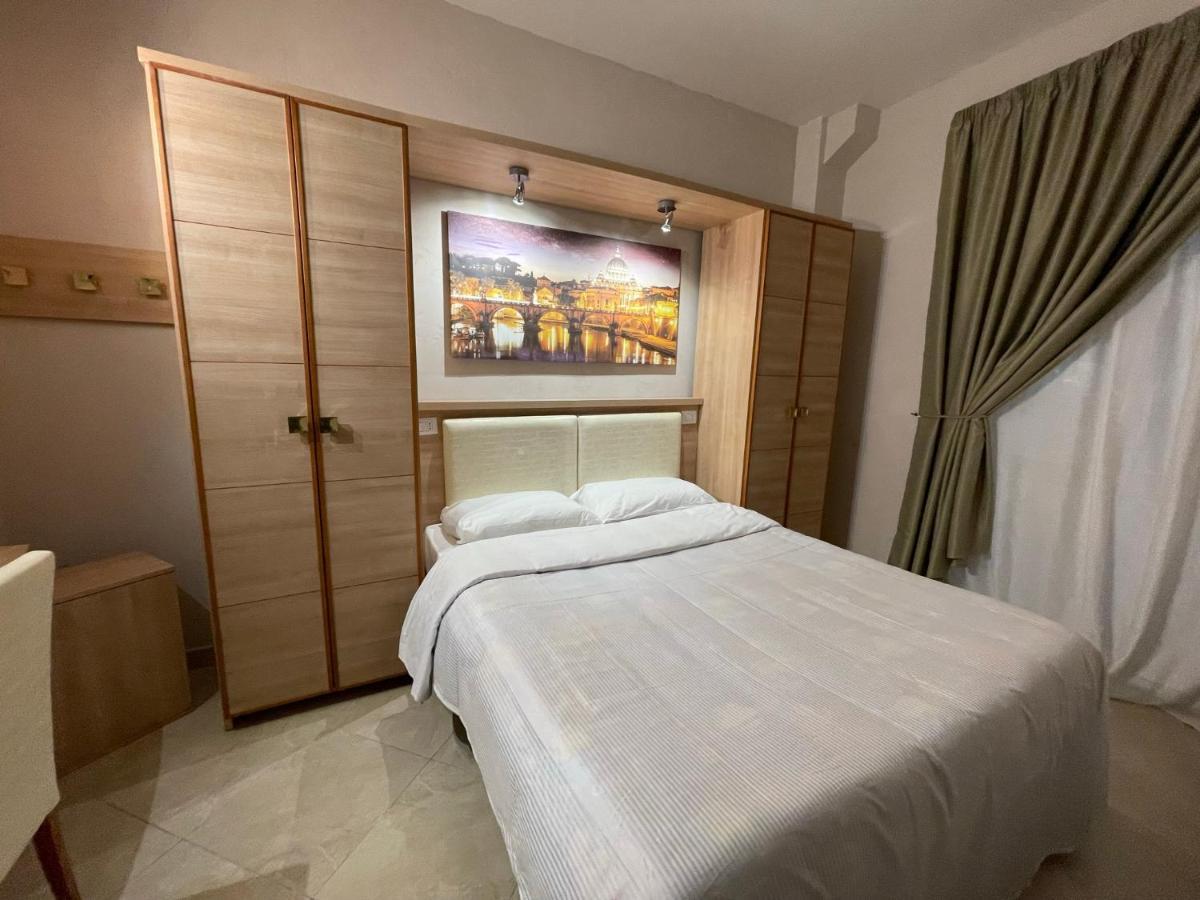 Spqr Bed & Breakfast *